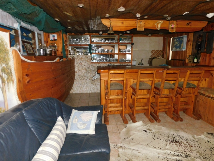 6 Bedroom Property for Sale in Mountainside Western Cape